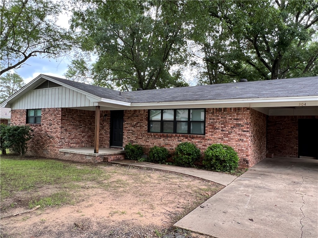 This all brick, 3 bedroom, 2 bath home has recently been remodeled with all new flooring, new appliances, lighted ceiling fans, new cabinetry, tile shower, even the HVAC has been updated. Don't wait! Book your showing today!
Featuring an 8x10 front porch, over 1400 square feet of living space, and a large, fenced backyard with mature shade trees, this home would be perfect for a growing family or as an investment property. The primary bedroom has been redone with a tile shower, sliding glass door, built-in shelving, and new cabinetry. New flooring, doors, and hardware throughout the house. Kitchen appliances are all new stainless steel, including a refrigerator with ice and water in the door and a bottom drawer freezer. There is also a built-in microwave with glass top stove and a good sized pantry.
