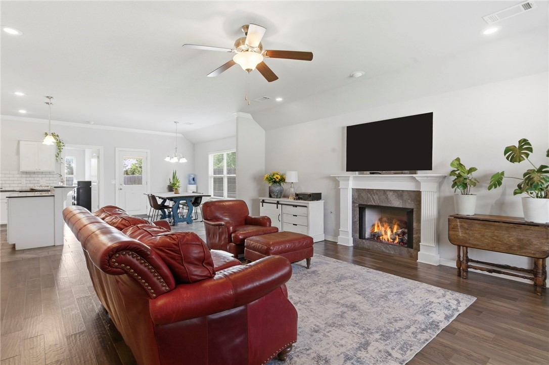 Emerald Point - Residential