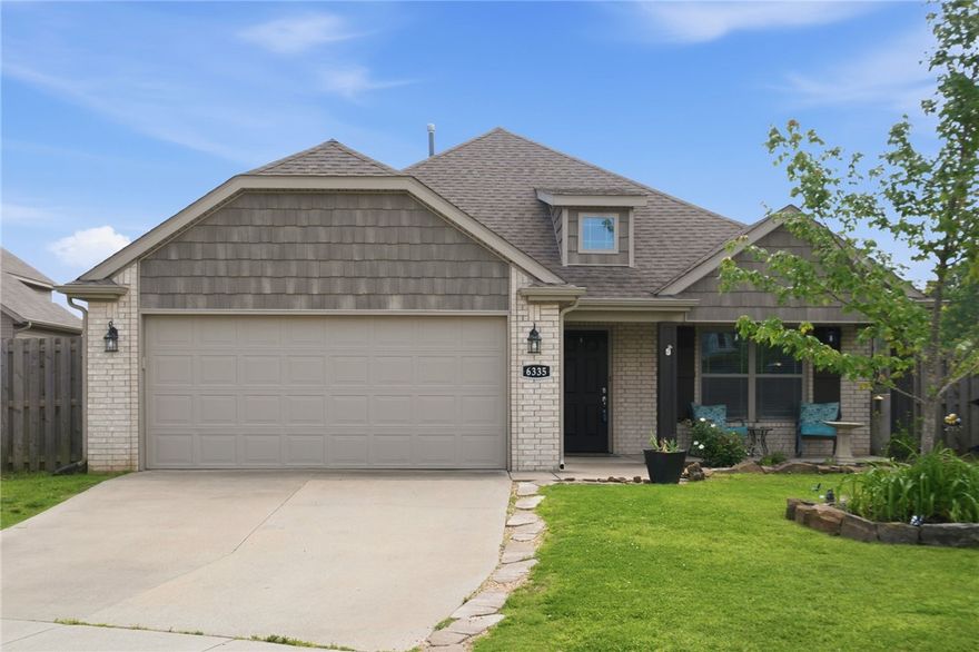 Perfect family home in west Fayetteville! This stunning 3-bedroom, 2-bath home features a bright and spacious open floor plan ideal for both everyday living and entertaining. The modern kitchen shines with gorgeous granite countertops throughout. Enjoy a large backyard with a covered patio—perfect for gatherings, playtime, or relaxing evenings. Plenty of space to grow, and only 4 miles from Centennial Park!