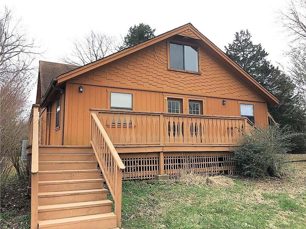 Charming 3 bedroom 2 bath cabin nestled near Beaver Lake in Lowell. 2 bedrooms upstairs and master bedroom downstairs. Kitchen has gas cook stove, refrigerator & dishwasher. Washer/dryer hookups. Wide open porches in front & back. Hardwood floors. Large over-sized garage & additional carport. This one won't last long.
