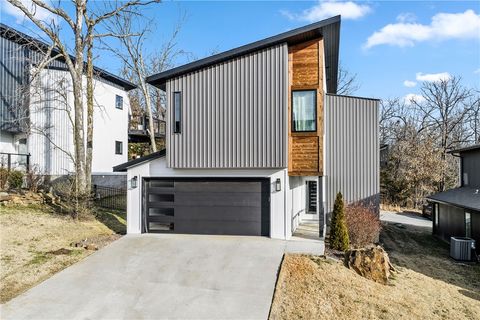 Photo of 1757 E Paddock Road, Fayetteville, AR 72701 (MLS # 1335270)