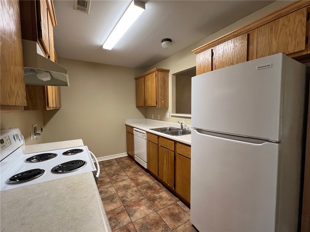 GRAYSTONE SUB-CENTERTON - Residential Lease