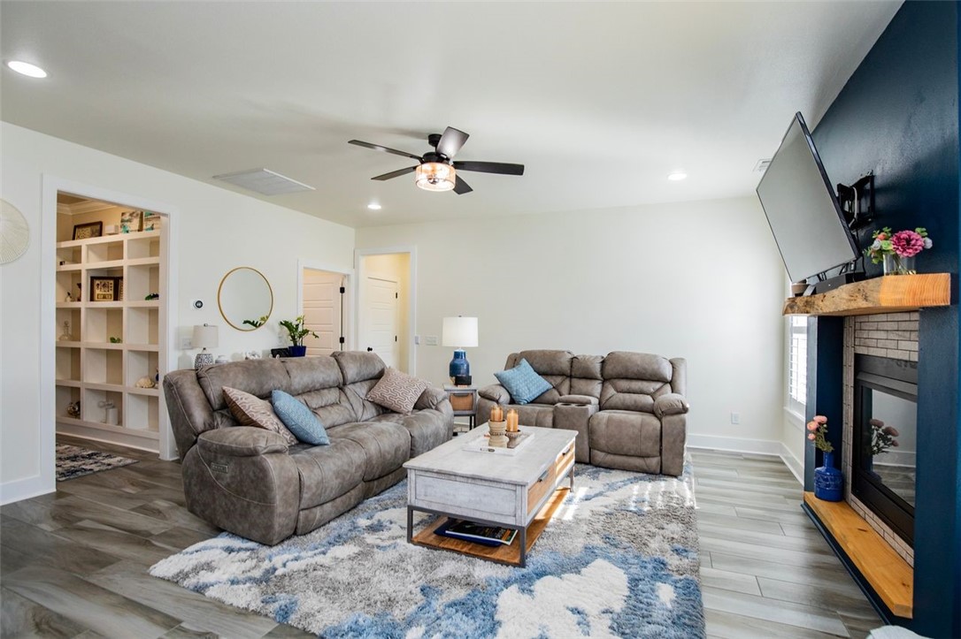 Hyde Park Cave Spgs - Residential