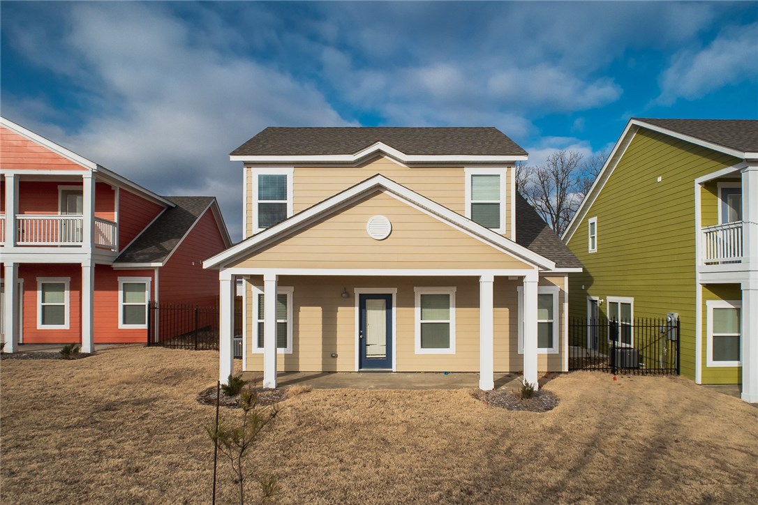 Carefree Living by the Links in Fayetteville. These 3 bedroom, 2.5 bath townhomes include modern finishes like granite counter tops, hardwood floors in the living area, and stainless steel appliances. These all electric homes, keep utility costs low, with only electric, water and trash paid by the tenant. Step out your front door and enjoy the Links at Fayetteville with amenities including, access to the 9 hole golf course, pool, club house, gym, lawn care and even a nearby dog park for your furry friend. Close to all West Fayetteville has to offer, restaurants, coffee shops, easy access to I-49, and the bus route. Call for a showing. Please note: Listed price is for immediate move in only. Manager will hold property for max of 2 weeks with a security deposit.