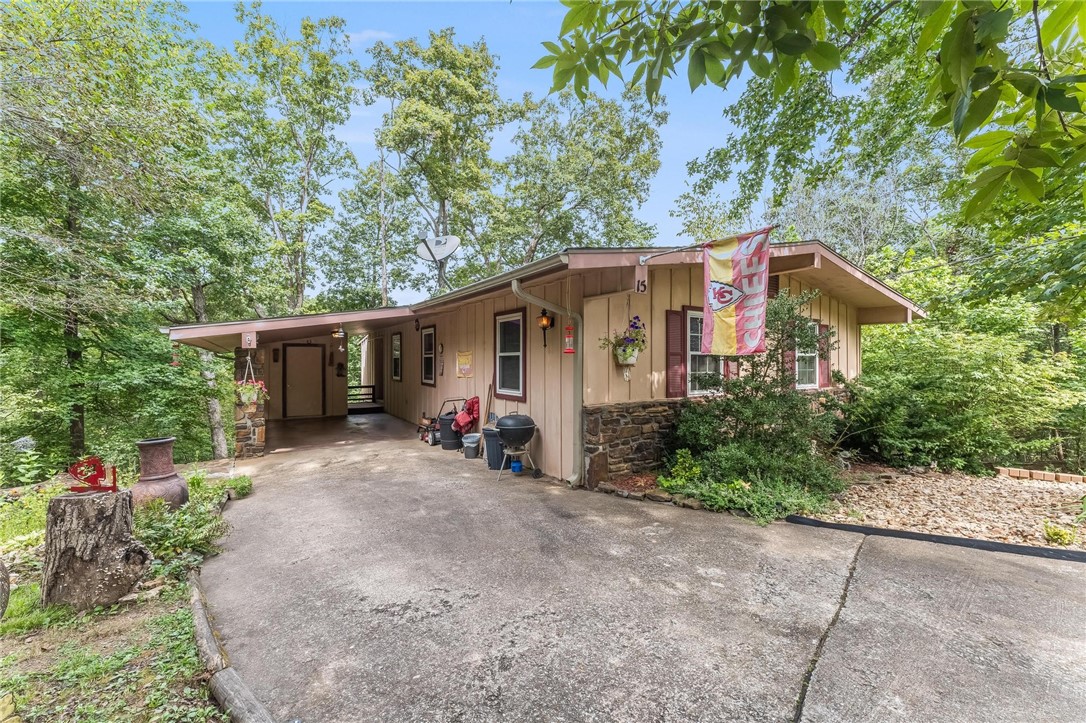 Tucked away in the heart of Bella Vista, this charming home offers the perfect balance of privacy, comfort, and practicality. Surrounded by nature, youāll enjoy the peaceful seclusion of this setting while still being close to all that Bella Vista has to offer.
Step inside to find a cozy living space highlighted by a wood-burning fireplace insert, perfect for warm evenings and energy savings. The home features energy-efficient windows that flood the rooms with natural light while helping to lower utility costs. Both the windows and the newer gutters with a leaf filter system come with transferable lifetime warranties, giving you added peace of mind.
Enjoy the covered deck with porch swing on those beautiful Bella Vista days! With extra storage throughout, this home provides the space you need to stay organized. Whether youāre looking for a full-time residence or a weekend getaway, this property delivers comfort, function, and the quiet retreat youāve been searching for.
