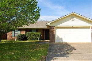 Lovely home in a great neighborhood, This is the perfect home to start creating those family memories. Fenced in back yard. Russellville School District. Don't let this one get away!