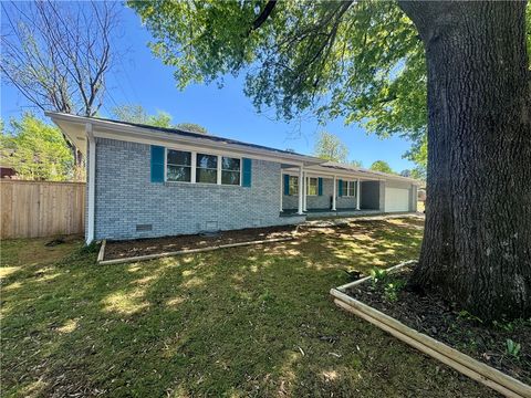 Photo of 123 Cumberland Avenue, Russellville, AR 72801 (MLS # 1341842)