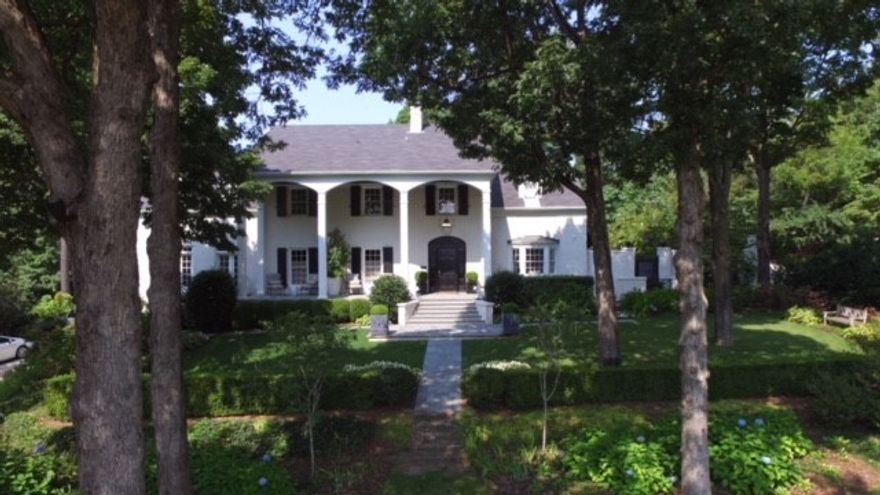 The historic Hotz House was renovated from 2013-2016 to include expanded living area and new master bedroom. Gorgeous and impeccable entertaining areas indoor & outdoors. Tasting room, outdoor kitchen, luscious gardens, incredible views of Old Main, waking distance to Razorback stadium!