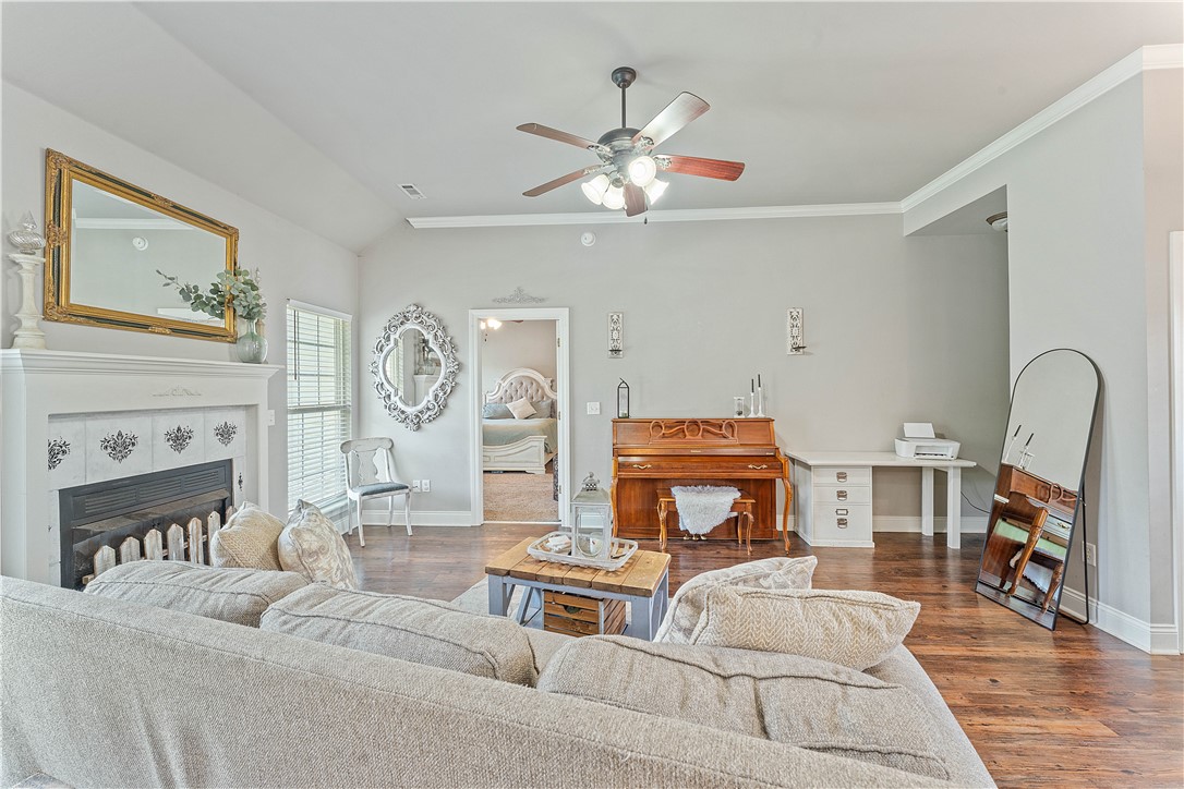 Home warranty can be provided upon closing with acceptable offer. Welcome home to comfort and charm! This gem offers wonderful curb appeal, a thoughtful layout, and a cozy atmosphere that makes you feel at ease the moment you step inside. Nestled on a peaceful street among neighbors, yet just one minute from E Centerton Blvd, youāll enjoy easy access to I-49 and all that Northwest Arkansas has to offer. Inside, natural light fills the spacious living area, creating a welcoming space to relax or gather with loved ones. The kitchen features ample cabinetry, sleek concrete countertops, and a cozy dining nook. With the split floor plan, each bedroom offers its own sense of privacy, while the primary suite provides a peaceful retreat with its own private bath! This home is waiting to be yoursācome see for yourself and imagine the possibilities! Walk through video offered upon request