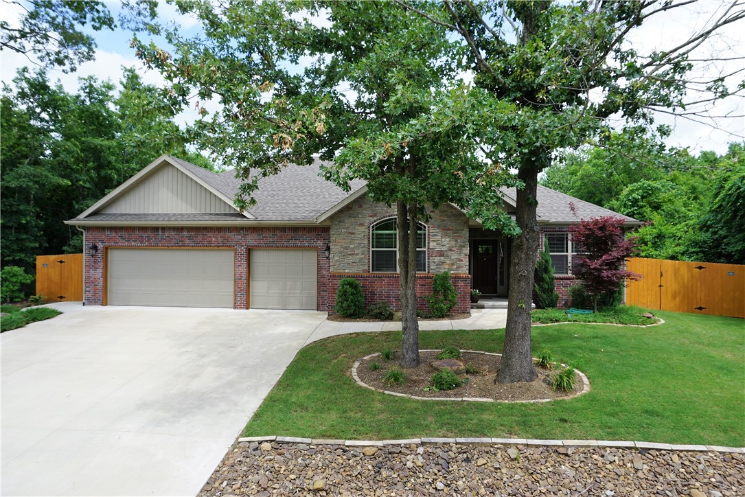 Excellent condition by quality builder Van Construction, Highlands Golf area, Landscaped and shows caring homeowner. One mile to I-49 to either Bentonville MO or Joplin MO areas. Open Kitchen to living and dining area, split bedrooms, large walk-in closet in main bedroom. Great floor plan one level, Tall Ceilings, Two bedrooms plus office/den that has a closet in it. Hunter Douglas Blinds convey. The back yard has a covered patio with ceiling fan overlooking the manicured flat yard, wood privacy fence. 3 car garage. The lot to the left of the house is also owned by seller parcel number 16-36698-000 and is not part of this listing, but could be purchased with acceptable increase in offer.
Seller asking for possession to be after August 10, 2022. There is a dog sitter in the house temporarily,
the dog is very friendly.