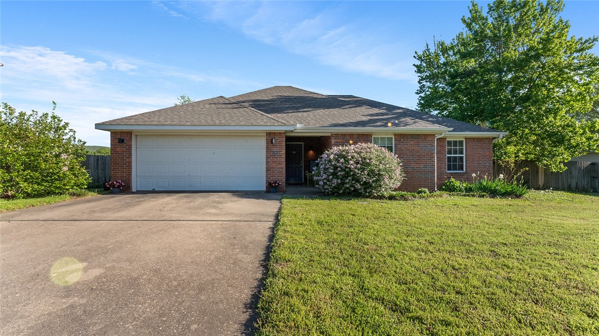 WELCOME to this well-maintained home at the end of a peaceful street. Just outside your front door is access to Creekside Park, featuring a new playground, tennis courts, a ninja-style obstacle course, basketball courts, a bike trail, and disc golf, perfect for enjoying the outdoors. Inside, the living room offers a cozy gas fireplace, with new carpet and wood-look laminate flooring throughout for a fresh, updated feel. The move-in ready kitchen includes all major appliances, which convey with the sale. Step into the beautifully landscaped backyard, complete with a blossoming willow tree ā ideal for relaxing or entertaining. Located near the Farmington business district and a short drive to the University of Arkansas, youāll also enjoy quick access to Walmart, ALDI, restaurants, healthcare, and several nearby parks and trails. Whether a first-time buyer, investor, or looking for a welcoming place to call home ā this one checks all the boxes.