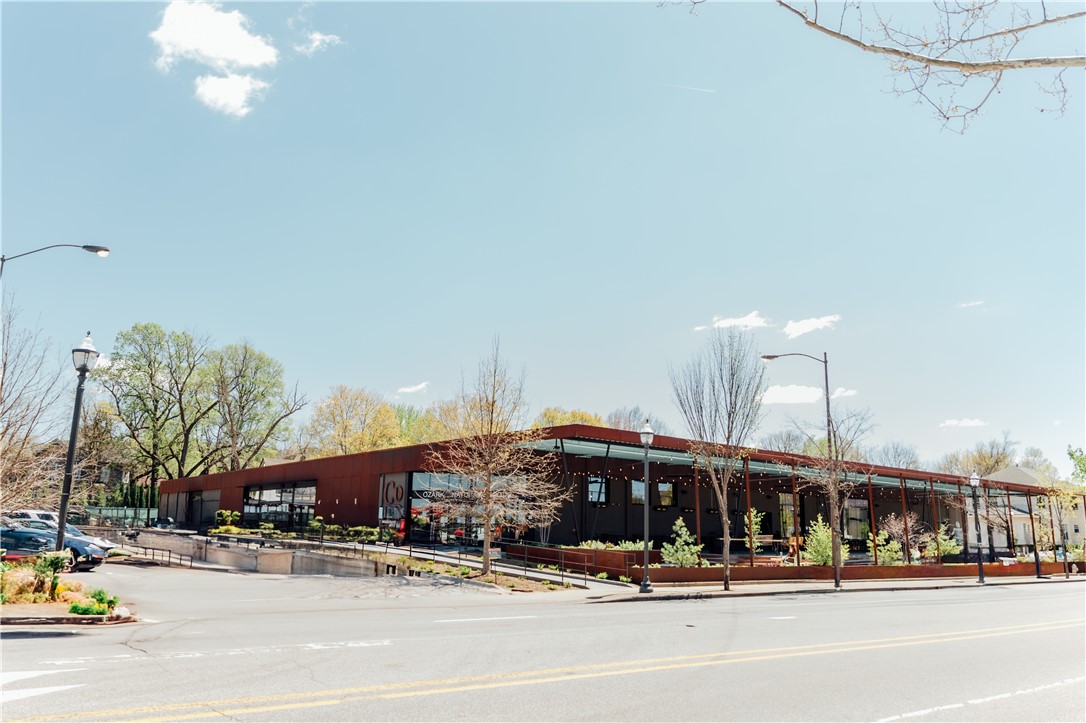 Connected to Ozark Natural Foods, one of Fayetteville’s most beloved local anchors and a daily destination for thousands. Prime walkable location, perfect for bike or foot traffic. Surrounded by coffee shops, restaurants, and local favorites ideal for meetings, breaks, and work/life balance. Strong foot traffic and community vibe, thanks to ONF’s daily draw and loyal customer base. Flexible small office suites available for creative professionals, nonprofits, or businesses who value location, culture, and connection.