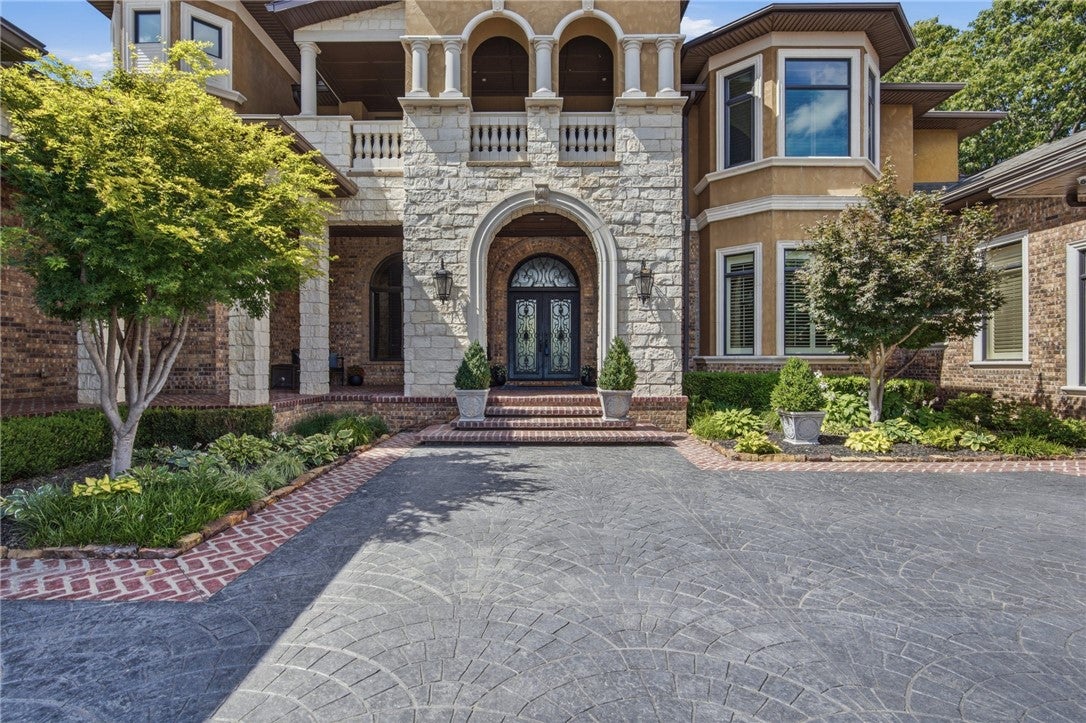 4125 Caerleon Circle