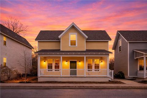 Photo of 1044 S Beebalm Avenue, Fayetteville, AR 72701 (MLS # 1331325)