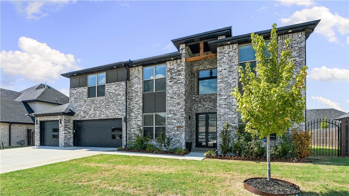 1111 Longbourn Drive
