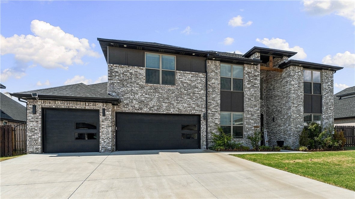 1111 Longbourn Drive