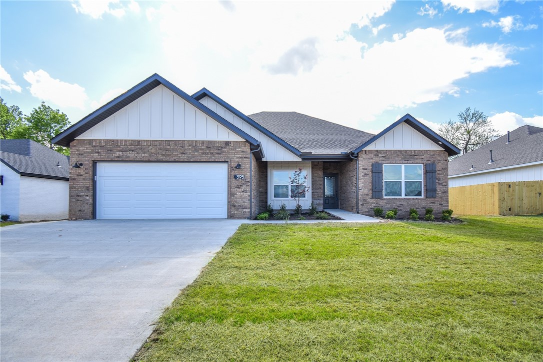 PENDING BEFORE PRINT. Located just minutes from Fayetteville you can't find a better location. Open floor plan with extended outdoor living on the covered patio. Located close to city park. Agent owned.