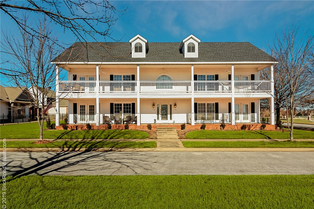 The ultimate Townhouse! Huge master suite, study/office/bedroom. Crown moulding. Covered deck off of the master. Great view of water. Perfect location! This is a must see!! One of the owners is a licensed real estate agent in the state of Arkansas, but is not the listing agent.