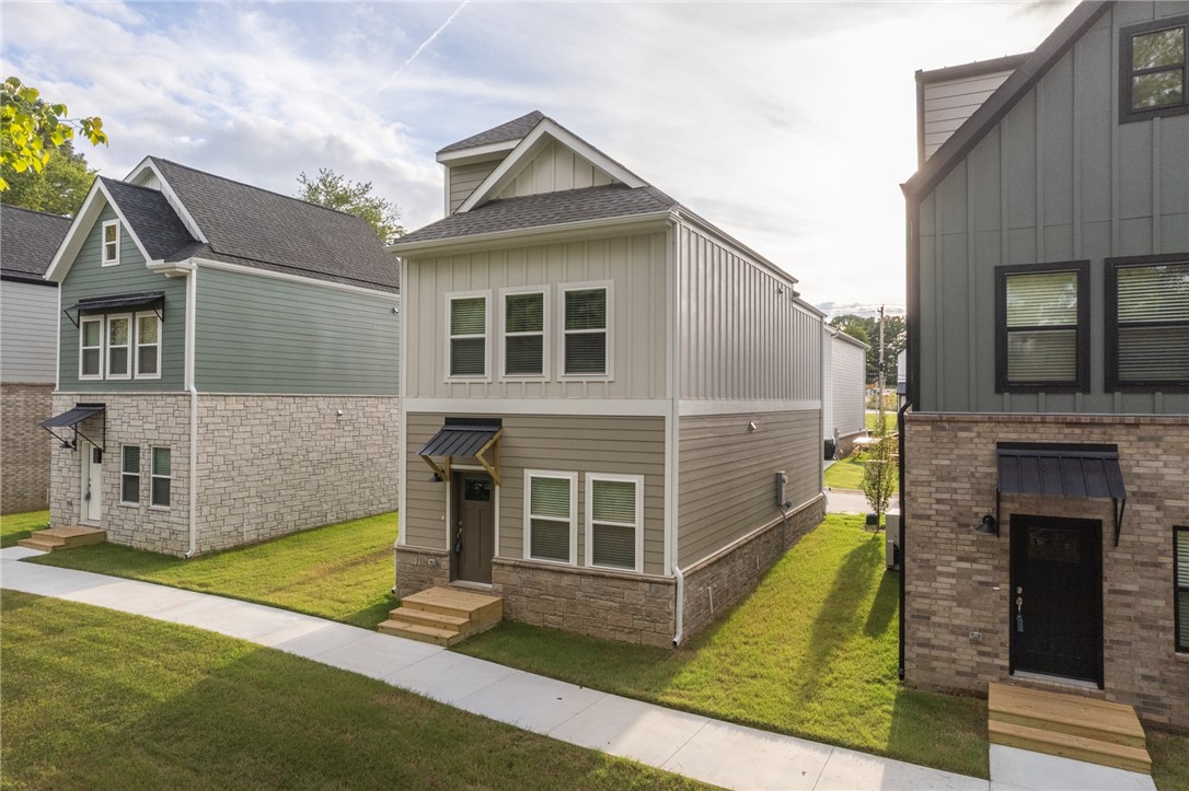 Van Buren Avenue Residences - Residential