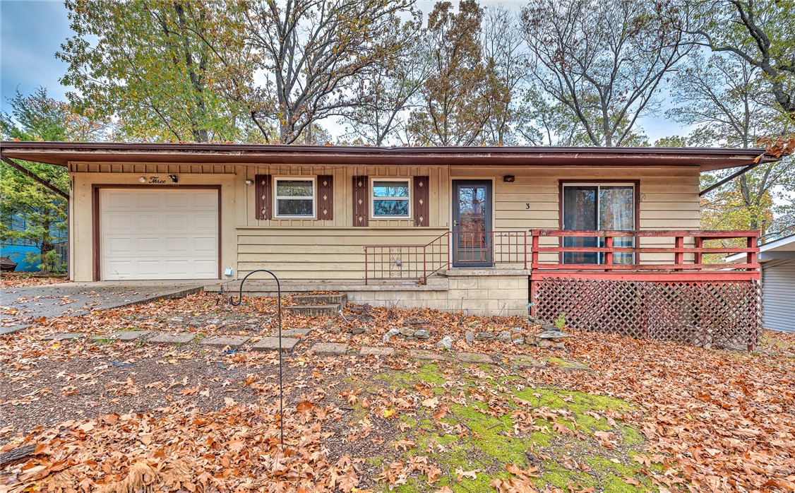 This house packs a big punch for the square footage. Great floor plan with an efficient use of space. Ideal location in Bella Vista close to the Country Club, mountain bike trails and Lake Avalon. Fixer upper ready to make your own.
