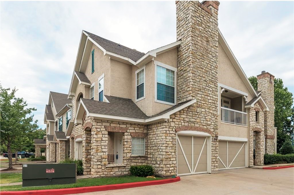 Gorgeous condo in coveted Stone Manor gated community! PRIME location minutes from dining,Walmart AMP, Pinnacle Promenade. Like-new home has bamboo floors in living room, vaulted ceilings, recessed lighting and fireplace! Kitchen equipped w/pantry, ample cabinets, granite counters. Master bedroom w/ en suite bath and private balcony. Balcony accessible from living area also. 24 hr gym, pool/jacuzzi, outdoor fireplaces, media rm trails & more! Recently rented for $1,150/month! Great investment opportunity!