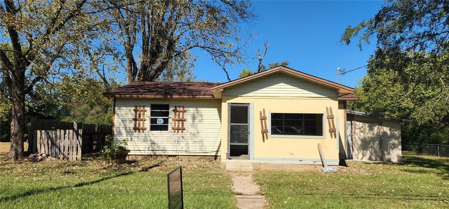 Home with tons of potential right in the heart of Dover. Consider making it your own or removal to repurpose the large lot as an investment. Being sold As Is where is.