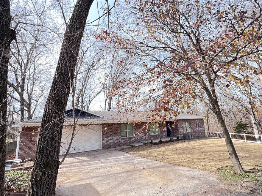 **Spacious 4-Bedroom 2872 Sqft Home on 1.32 Serene Acres in Rogers with two Bonus Rooms**
A rare cul-de-sac property offering space, privacy, and versatility. Set on 1.32 peaceful acres surrounded by nature, this home is ideal for flexible living, multi-generational households, or investment use. The layout includes 4 rooms on the main level and 2 downstairs, plus kitchens on both floors for convenience or rental potential. One entire level can be converted into a mother-in-law suite and is a great fit for Airbnb. The downstairs wide space offers room for a media room, gym, studio, or added living area. The expansive lot provides endless possibilities—gardens, outdoor entertainment, workshop, guest house, or recreation. Enjoy the peaceful setting while staying minutes from top Rogers amenities, schools, trails, shopping, and future growth areas, making this property a strong long-term investment.