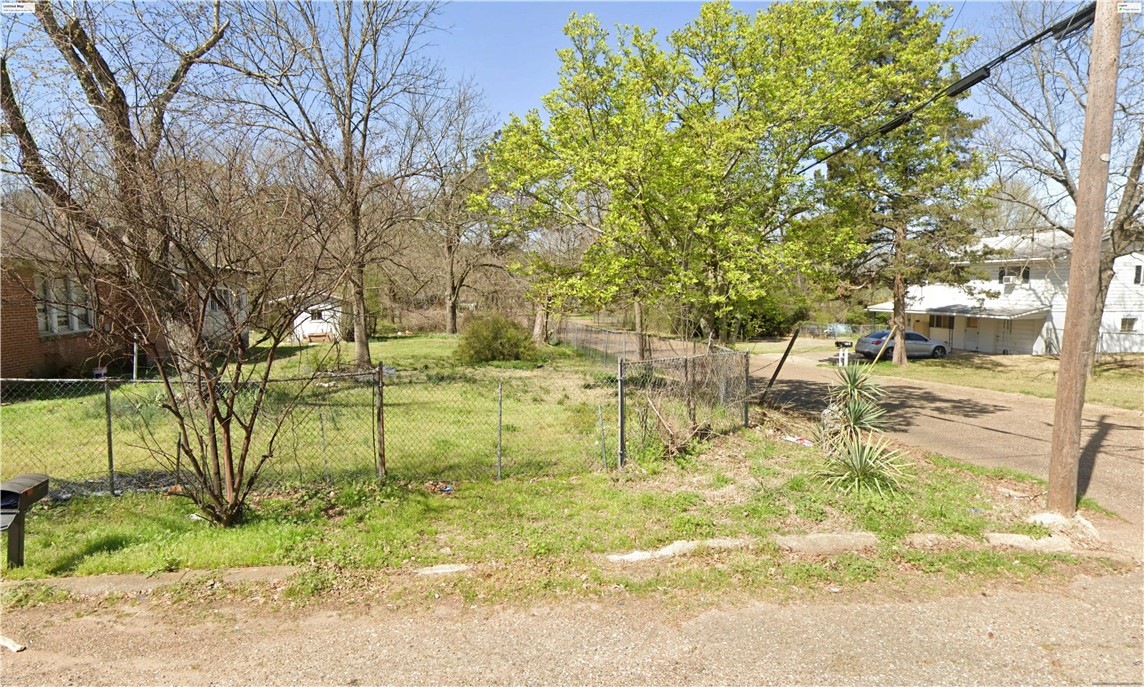 Own a piece of Texarkana, AR!
Located only 2 blocks away from beautiful Bramble Park and only minutes away from downtown, this corner lot is close to everything you need!
Buy it now before it’s gone!
Property will convey with a Warranty Deed.
Estimated GPS Coordinates:
SW: 33.410722, -94.027558;
SE: 33.410725, -94.027136;
NE: 33.410817, -94.027136;
NW: 33.410822, -94.027556;