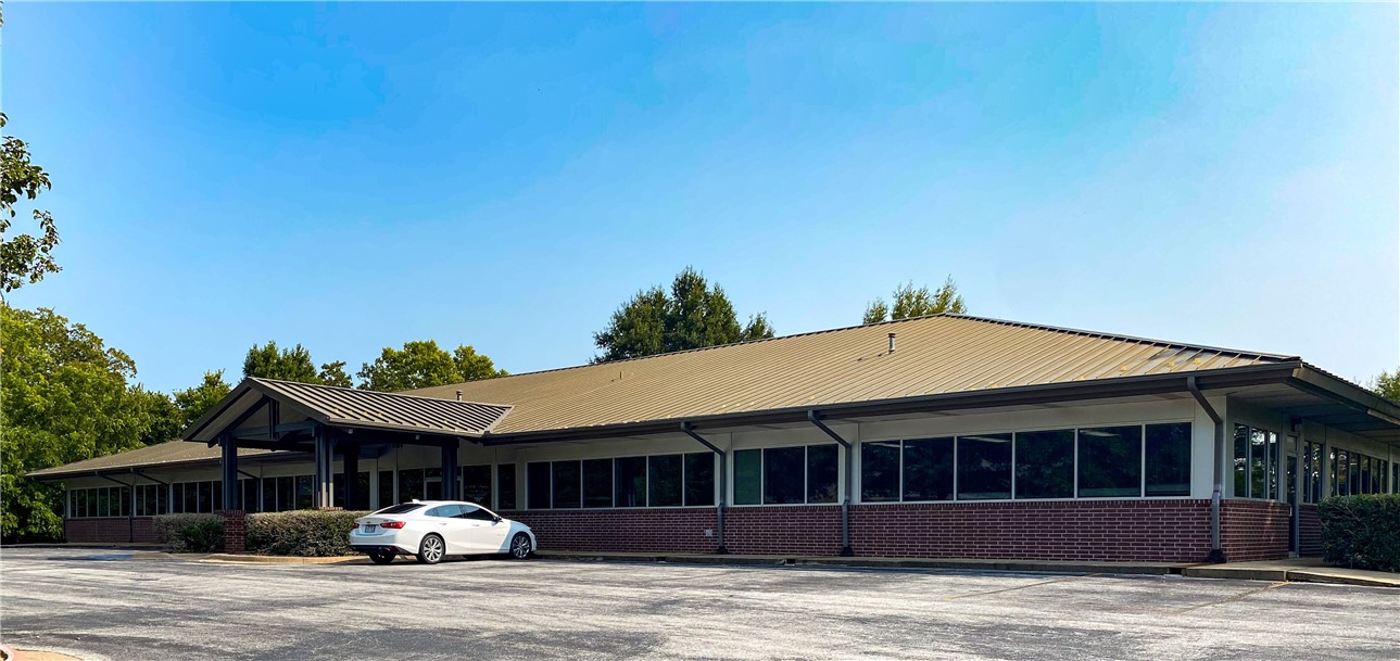 Closest office park to the new Walmart Global Campus. On-site property management, direct access to I-49. Amenities include: on-site fitness center, mountain bike trail, hotel & daycare services. Security deposit is equal to first month's rent. Tenant pays for phone, internet and janitorial services.