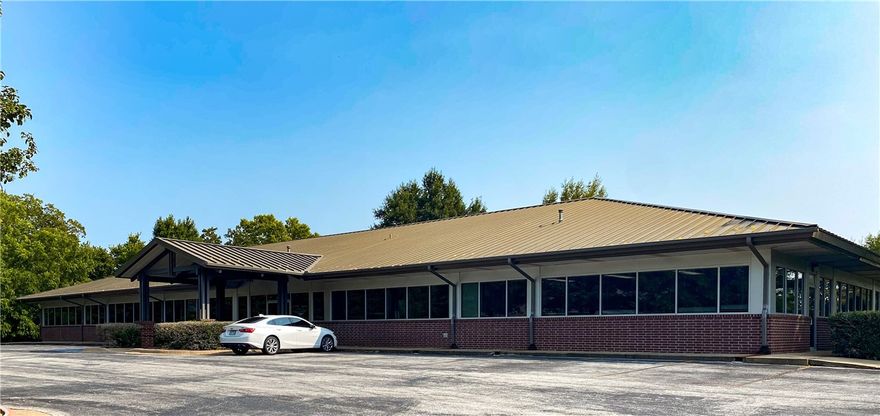 Closest office park to the new Walmart Global Campus.  On-site property management, direct access to I-49.  Amenities include: on-site fitness center, mountain bike trail, hotel & daycare services.  Security deposit is equal to first month's rent.  Tenant pays for phone, internet and janitorial services.