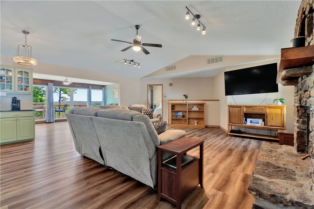 Tanglewood 4Th - Residential
