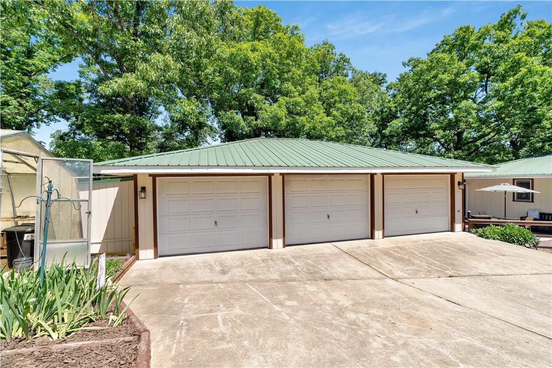 Tanglewood 4Th - Residential