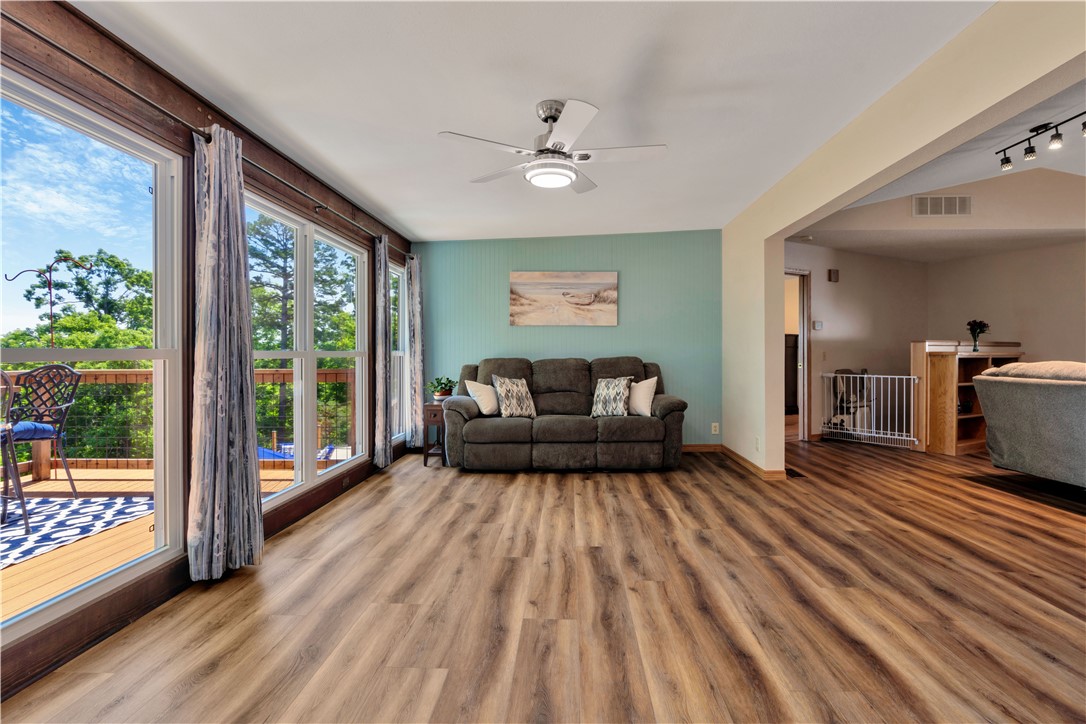 Tanglewood 4Th - Residential