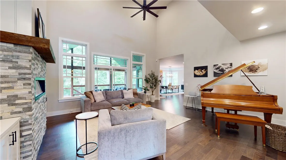 Centerton, Arkansas 72719, United States, 5 Bedrooms Bedrooms, ,4 BathroomsBathrooms,Residential,Active,239116