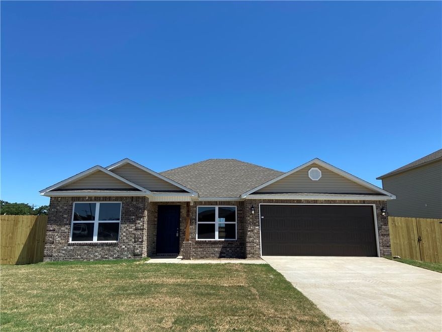 Brick home located in the heart of Centerton! Main living areas feature hardwood surfaces. Brand new stainless steel appliances with shake style cabinets! Walk in closet in the master bedroom. Fenced in yard, great for hosting!