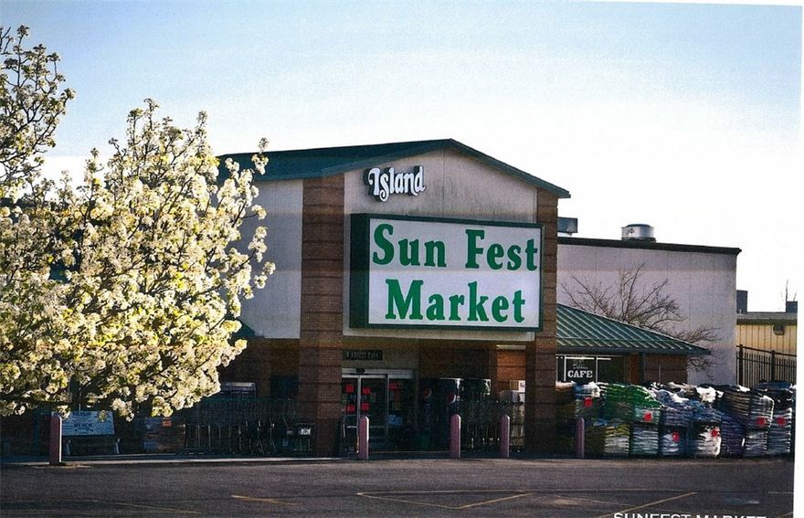 Great Commercial Investment Opportunity with strong tenant leases in place. Sit back and let the cash roll in. 8.42% cap rate based on current NOI. Don't let this one get away! Stable property, good location, buildings are in good condition, and newer construction.