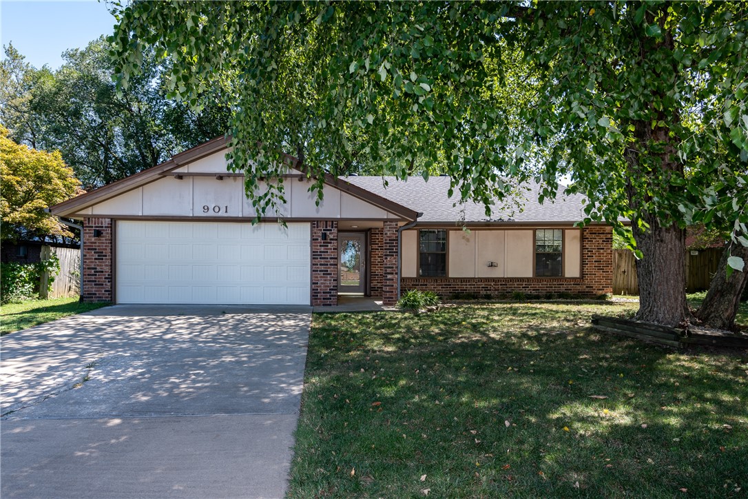 Photo 1 of 17 — 901 S 22nd, Rogers, AR 72758