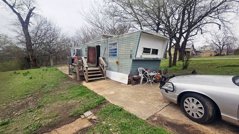 Photo of 815 N Estes Avenue, Yellville, AR 72687 (MLS # 1339006)