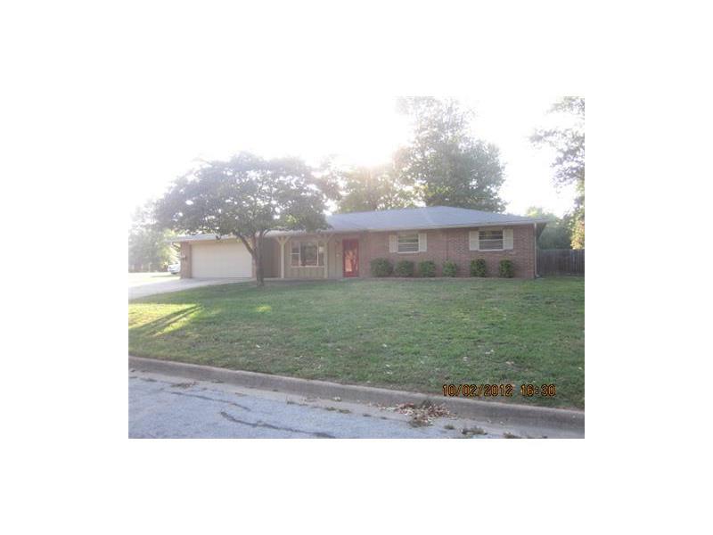 3 BEDROOM 2 BATH WITH A FENCED YARD