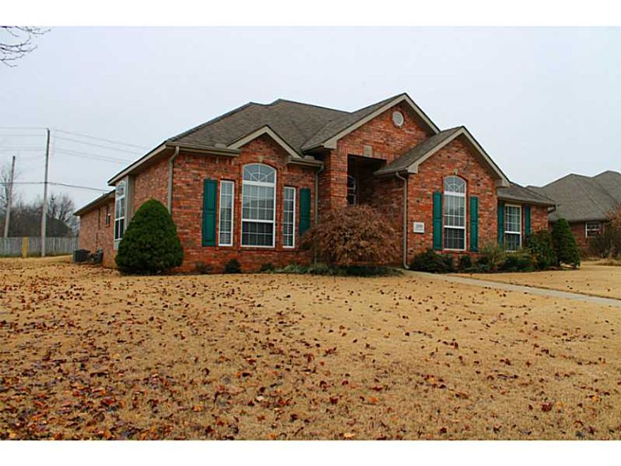 VERY NICE AND SPACIOUS 3 BEDROOM 2 BATH WITH DINING ROOM, 2 LIVING AREA, EAT-IN-KITCHEN, SPACIOUS MASTER SUITE AND FENCED BACKYARD, FIREPLACE AND ALL APPLIANCES INCLUDED! GREAT CENTRAL BENTONVILLE LOCATION. MINUTES TO THE WAL-MART HOME OFFICE AND SCHOOLS!,APPLIANCES ARE AS A COURTESY FOR THE TENANTS USE