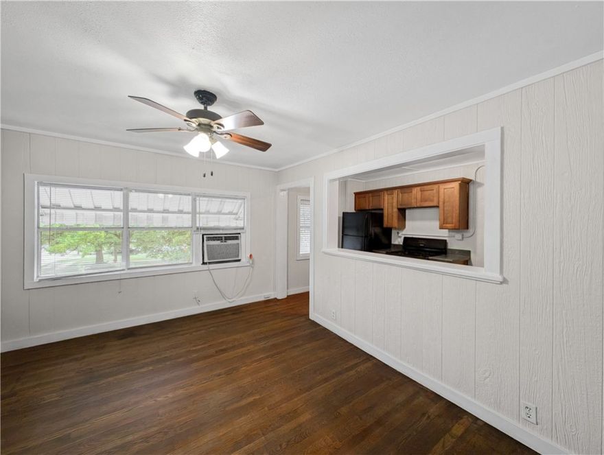 Great 3BR/2BA apartment available for rent. Unit is on 2nd floor. Beautiful wood floors and updated paint. Conveniently located in residential neighborhood off HWY 62 near Battlefield State Park. Front door to building is a shared entrance. Unit has $45 monthly water charge.