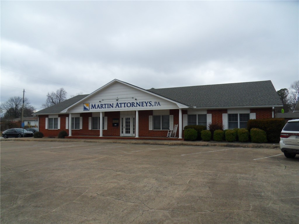 Well-constructed office building in a prime location. Ideally suited for tenant/user. Large reception area, private offices, 5 bathrooms, meeting rooms, and break room.