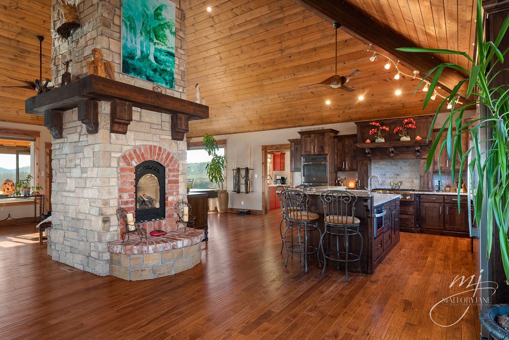 Unit 116 Holiday Island - Residential