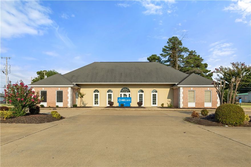 Excellent opportunity to acquire a fully-occupied, five-building (seven-suite) medical portfolio in West Memphis, AR, located in the Memphis, TN MSA, just eight miles from downtown Memphis. West Memphis is experiencing significant economic momentum, evidenced by recent and planned government and corporate investments, including a $4B Google data center, and planned openings or expansions by Starbucks, Buc-ee's and Coca-Cola. This portfolio has a history of strong occupancy and is currently 100% occupied by established tenants. Two of the leases include rent escalations, and the investment offers the opportunity to increase returns upon lease renewal by raising rental rates for several of the leases and renegotiating owner responsibility for OPEX. Over $120,000 in recent owner and tenant improvements have enhanced the portfolio’s long-term value and reflect the tenants’ commitment to continued operations in the area. Portfolio package includes 302 S Rhodes, 304 S Rhodes, 308 S Rhodes, 318 S Rhodes and 316 W Tyler.