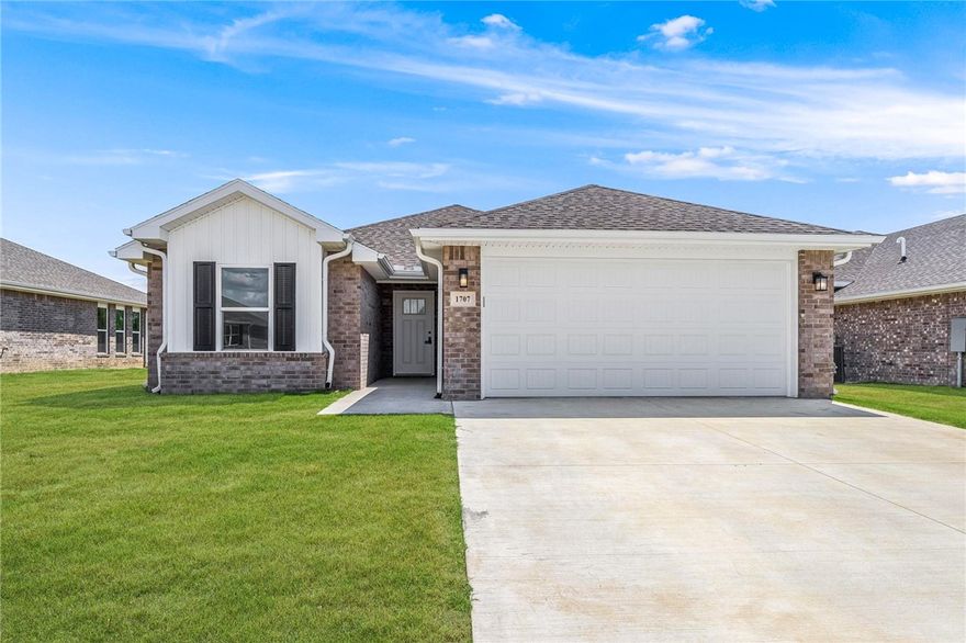 Choose between a 4.99% fixed interest rate or get up to 15k in flex cash! *Terms and Conditions apply.
This floor plan is a 3-bedroom, 2-bathroom 1760 square
feet home featuring 10-foot ceilings in the entryway,
kitchen, living area, and primary bedroom, plus dual
vanities in the primary bathroom, the 1750 Series delivers
the luxury of a larger floor plan. This plan series has an
inviting entryway that provides privacy. Enjoy a large,
covered back patio and a garden tub in the primary
bathroom. Taxes subject to change based on new construction.