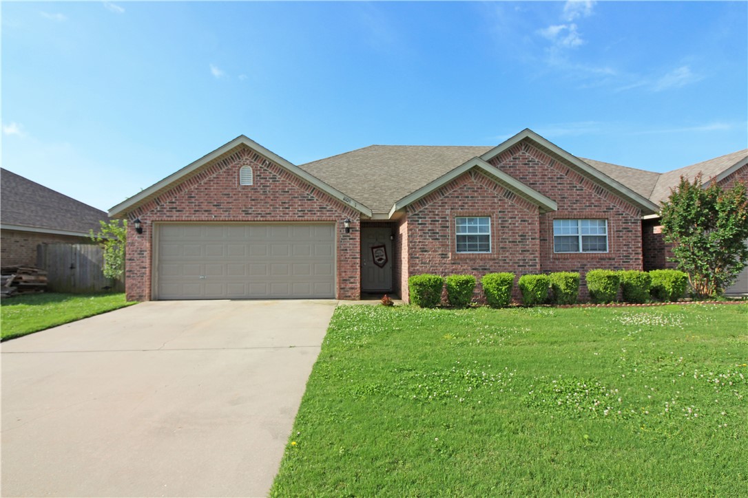 3 bedroom 2 bath one level duplex centrally located between Bentonville and Centerton. Easy access to 8th Street and the new Walmart campus. Open floor plan. Freshly painted. Privacy fenced yard. Refrigerator conveys. Tenant to provide washer and dryer. Pets considered with additional deposit. All adult occupants must complete and application. $50/person to apply.