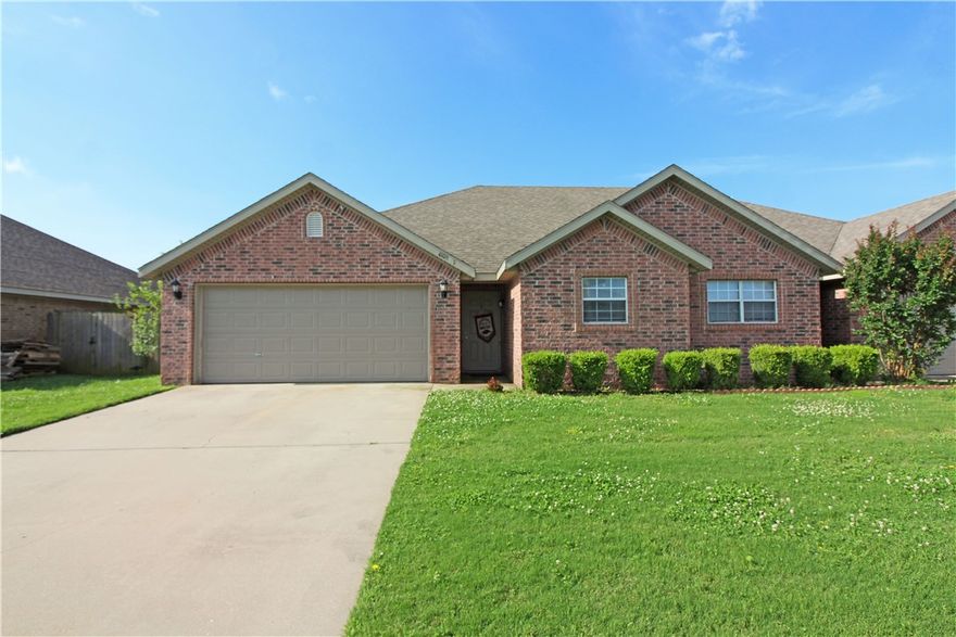 3 bedroom 2 bath one level duplex centrally located between Bentonville and Centerton. Easy access to 8th Street and the new Walmart campus. Open floor plan. Freshly painted. Privacy fenced yard. Refrigerator conveys. Tenant to provide washer and dryer. Pets considered with additional deposit. All adult occupants must complete and application. $50/person to apply.