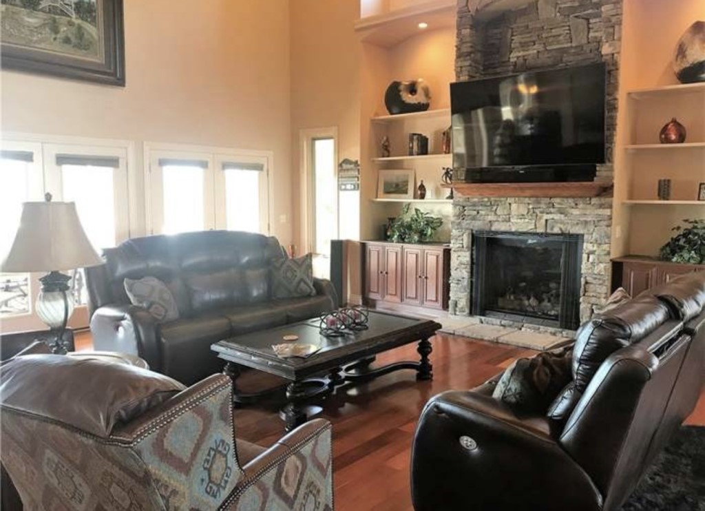 Unit 116 Holiday Island - Residential