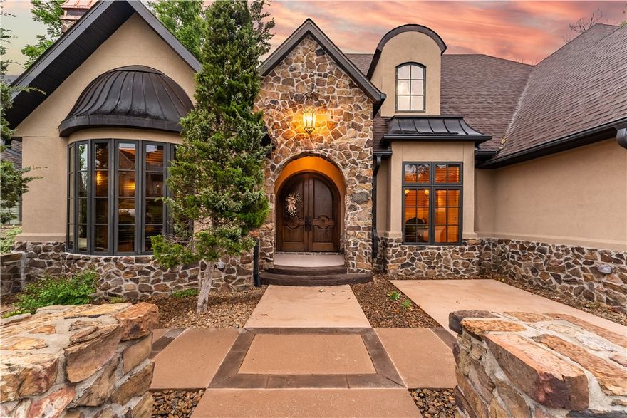 Extensive contemporary refresh in this elegant luxury residence located just minutes from the Bentonville square & only 2 miles to the new Walmart Campus!. Freshly renovated & perfect for a large family or multiple visitors. This elegant executive home is situated in the serene wooded north side of Bentonville. 3-minutes to Crystal Bridges and a flat 6-min bike ride to Downtown. Savor your morning coffee on the deck, accompanied by the soothing sounds of the nearby creek, with no rear neighbors to block your view of the lush Ozark woods. Scenic walking trails lead you to the clubhouse and pool. Spanning 7,174 sq. ft., this home boasts 5 bedrooms and 6 bathrooms, making it ideal for entertaining. Features a private lower level entrance, a dedicated theater room, a bright custom studio, and 2 office suites. The upper floor is perfect for guests or children. $6000 credit avail w/ preferred lender! If you need ample living space in a prime location, don’t miss out on the largest home currently available in Bentonville!