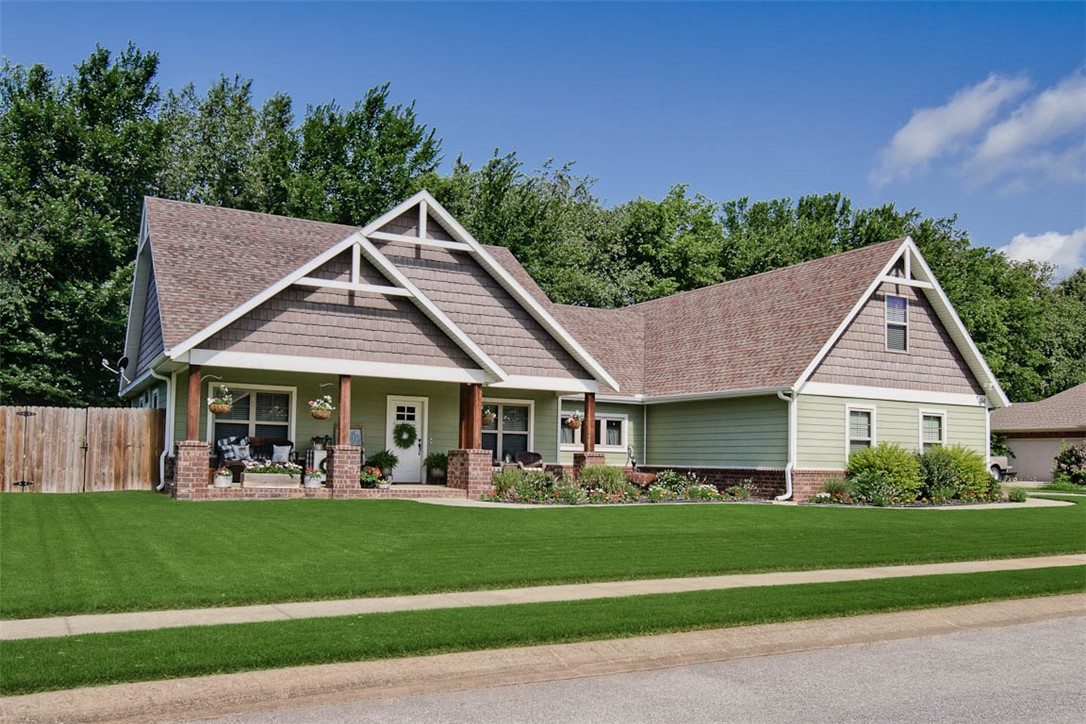 Photo 1 of 26 — 404 Grandview Drive, Prairie Grove, AR 72753